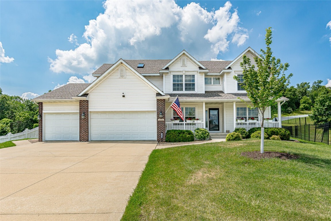 Property Photo: 1623 Colony Court SE IA 52403