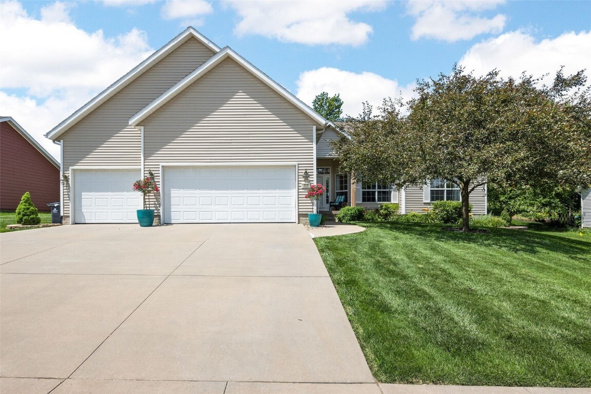 Property Photo: 422 Rock Ridge Road NW IA 52405