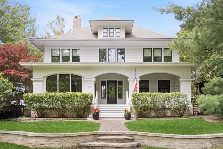 Property Photo: 404 Brown St IA 52245