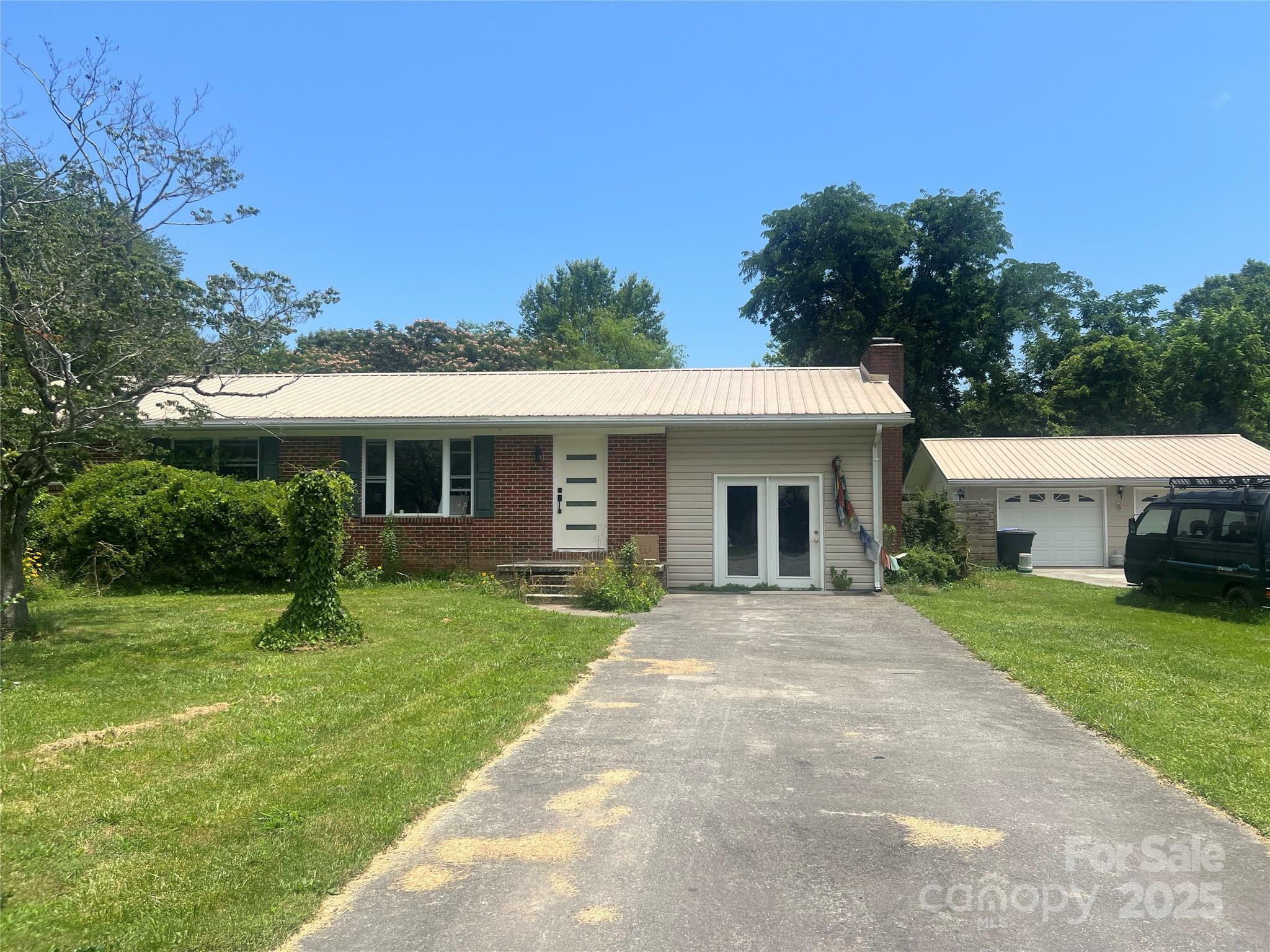 26 Burnette Drive  Brevard NC 28712 photo