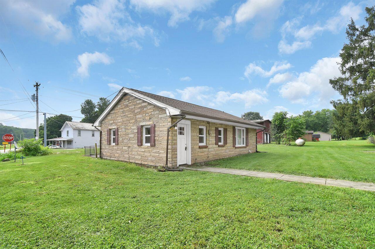 Property Photo:  1105 Dutch Lane NW Road  OH 43055 