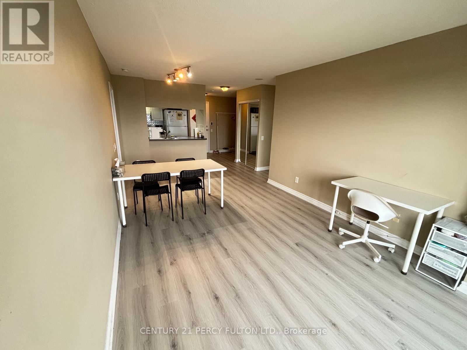 Property Photo: 8 Mondeo Drive 1420 ON M1P 5C7