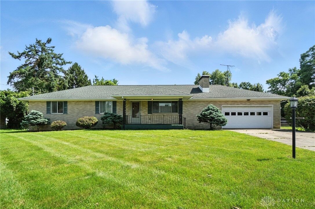 Property Photo: 185 Countryside Drive OH 45323