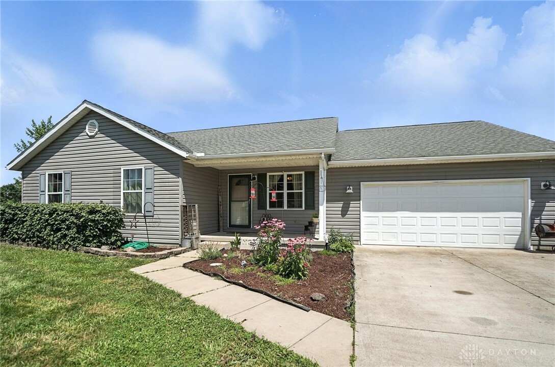 Property Photo: 204 Ivy Creek Cove OH 45335