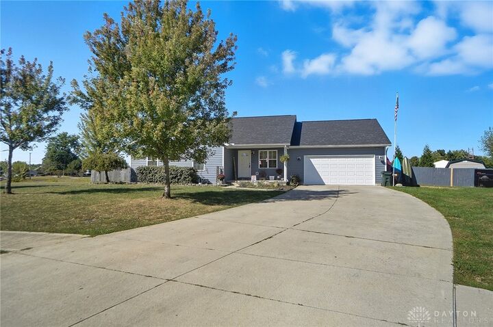 Property Photo: 204 Ivy Creek Cove OH 45335