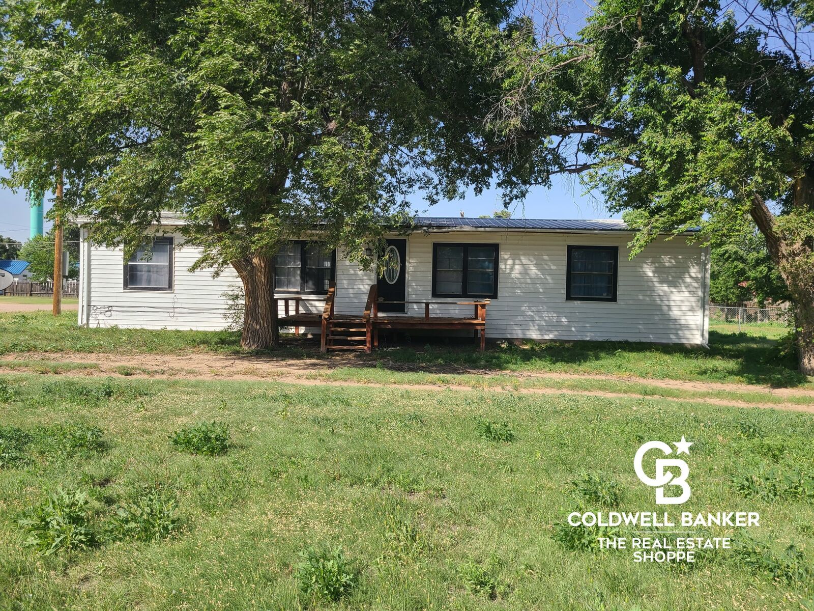 Property Photo:  300 SE Piute Avenue  KS 67870 
