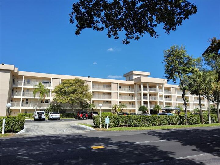 Property Photo: 3151 S Palm Aire Dr 309 FL 33069