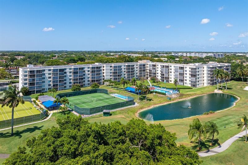 Property Photo: 9923 S Hollybrook Lake Dr 105 FL 33025