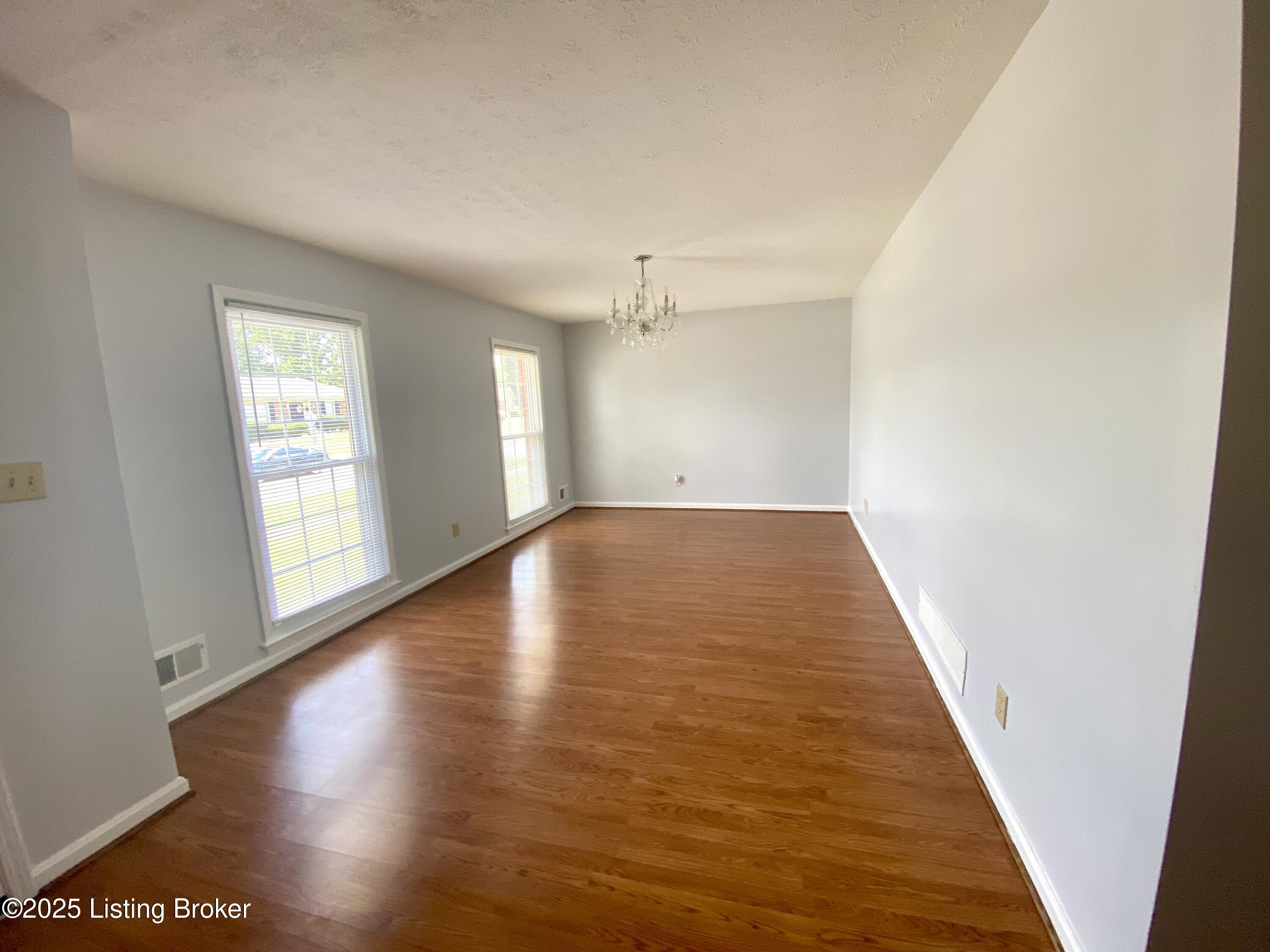 Property Photo: 4420 Woodgate Ln KY 40220