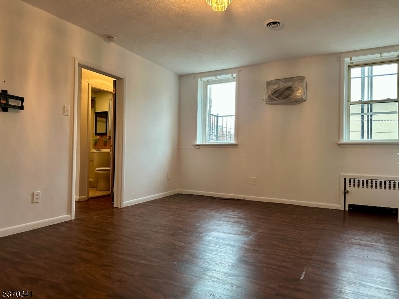 Property Photo:  530 Valley Brook Ave 2fl  NJ 07071 