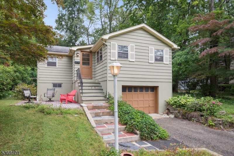 17 Woodland Ave  Mountain Lakes Boro NJ 07046 photo