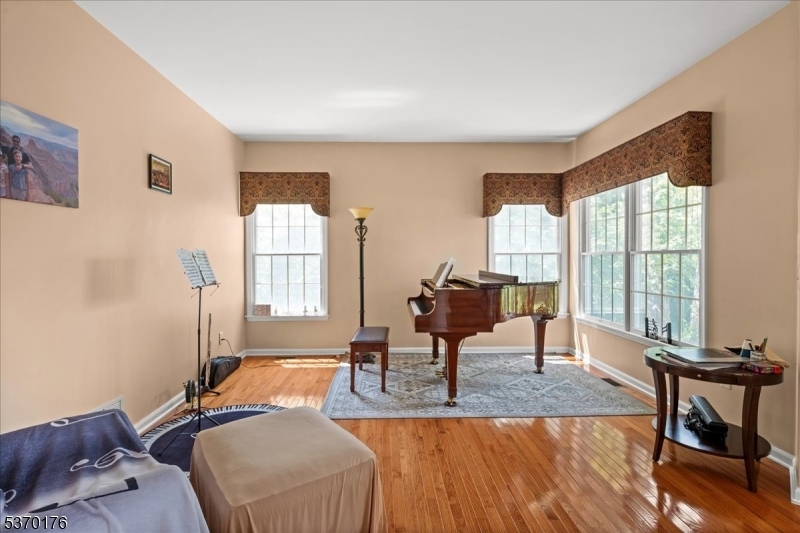 Property Photo: 3 Prairie Dunes Ct NJ 08558