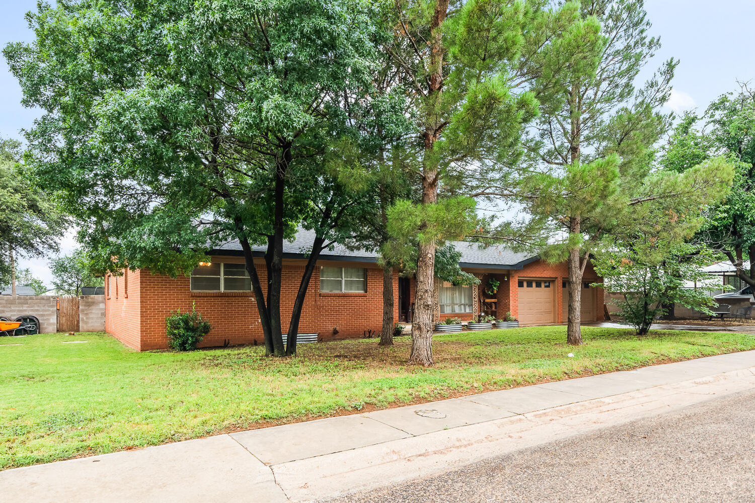 Property Photo: 2009 N 4th Street TX 79373
