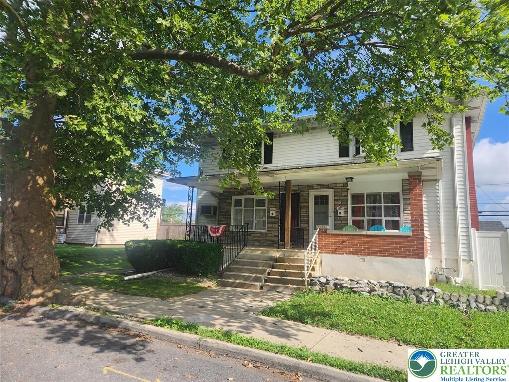 Property Photo: 1619 E Greenleaf Street PA 18109