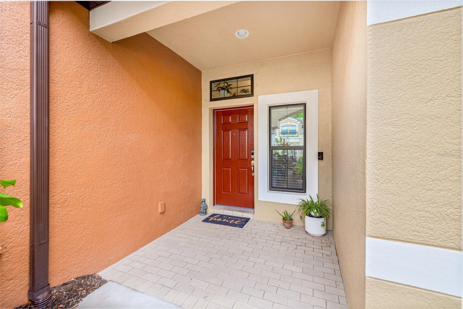 Property Photo: 9237 Fox Sparrow Road FL 33626