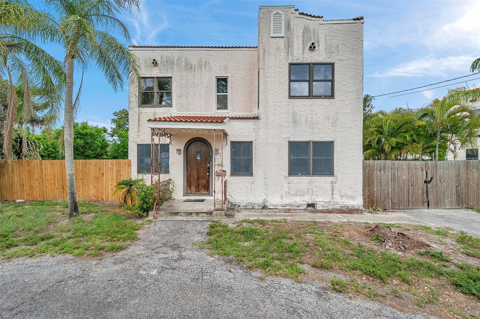 Property Photo: 4900 Alcazar Way S FL 33712