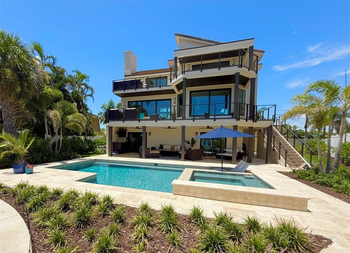 Property Photo: 850 59th Avenue FL 33706