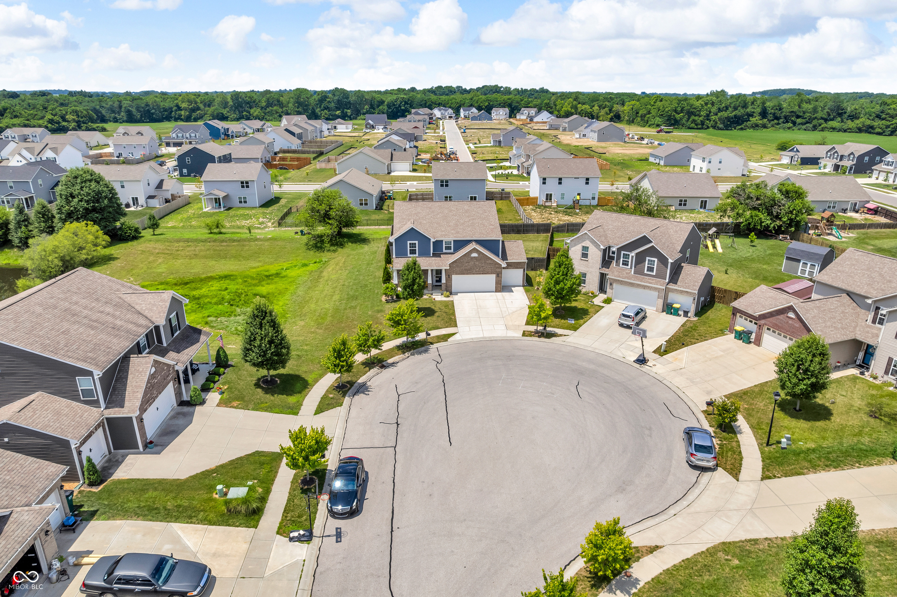 Property Photo: 1397 Greenbriar Way IN 46131