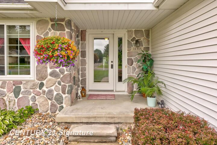 Property Photo:  11315 Grand Oaks Drive  MI 48420 