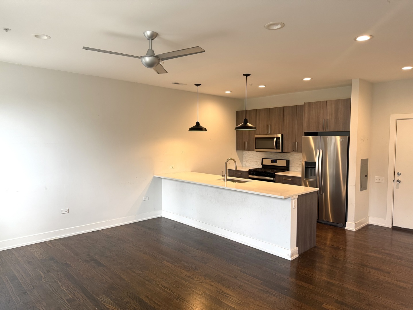 Property Photo:  5055 S Dorchester Avenue 103  IL 60615 