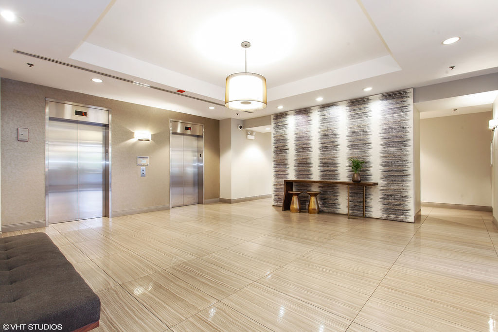 Property Photo:  330 N Jefferson Street 2102  IL 60661 