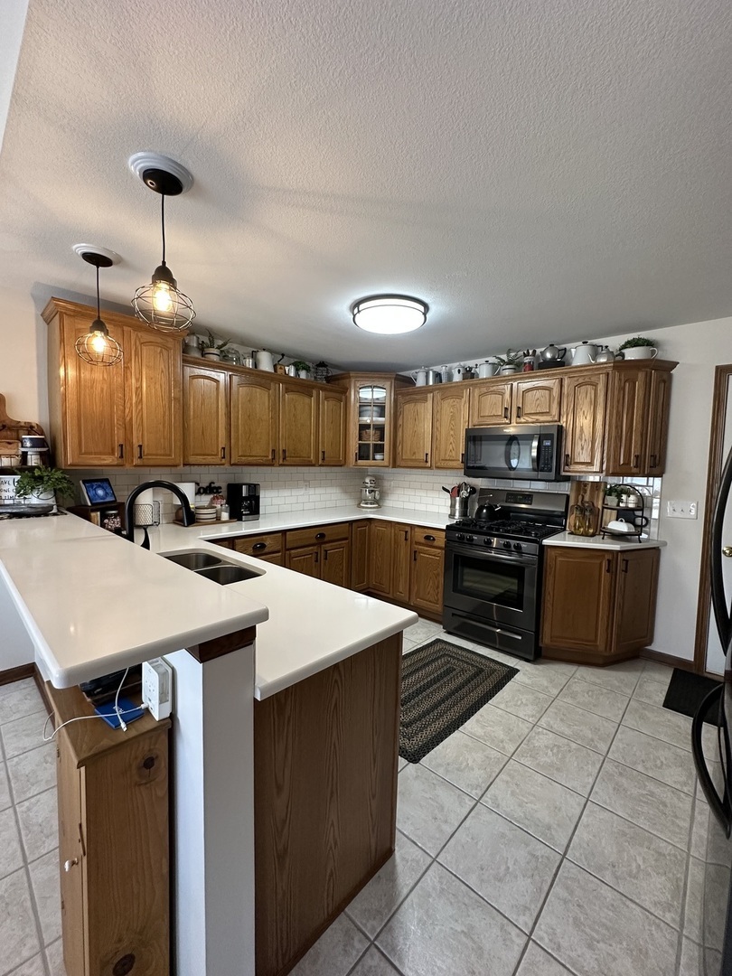 Property Photo:  905 Magnolia Drive  IL 60914 