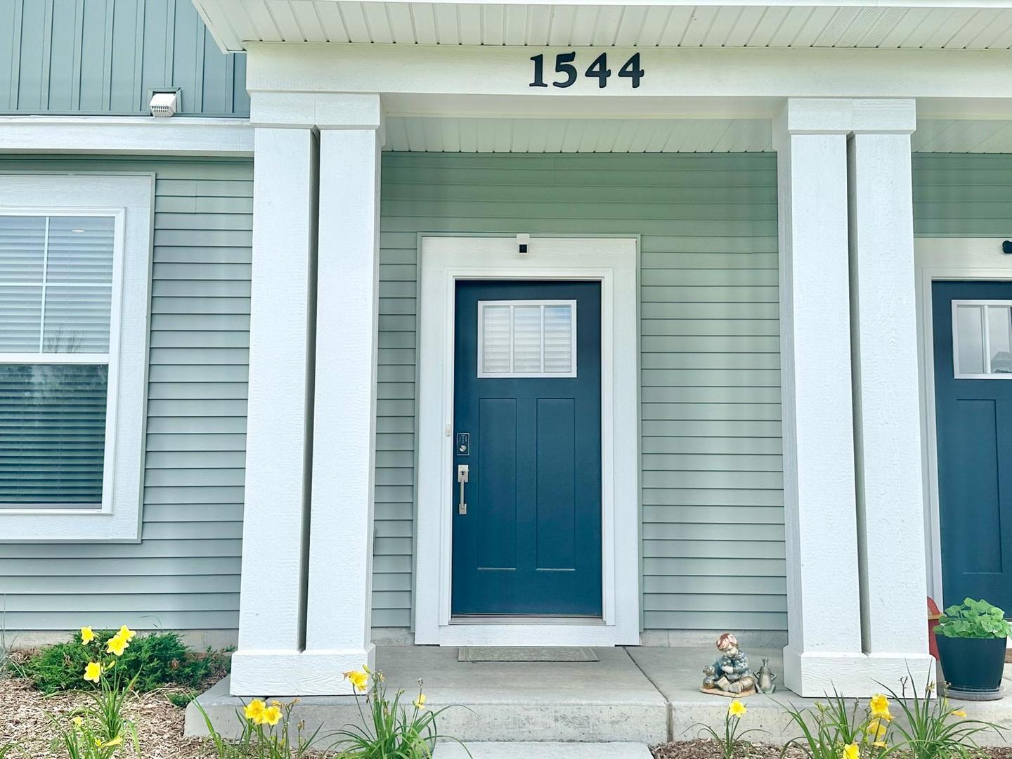 Property Photo: 1544 Syracuse Drive IL 60030