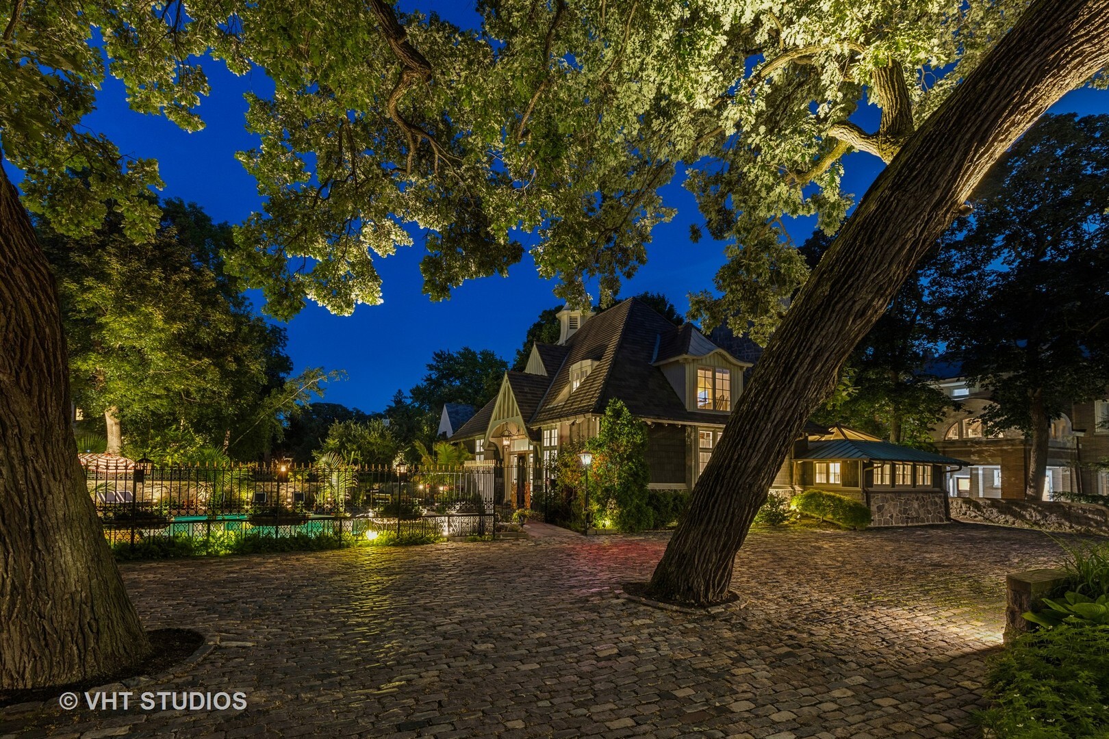 Property Photo: 1319 Forest Avenue IL 60201