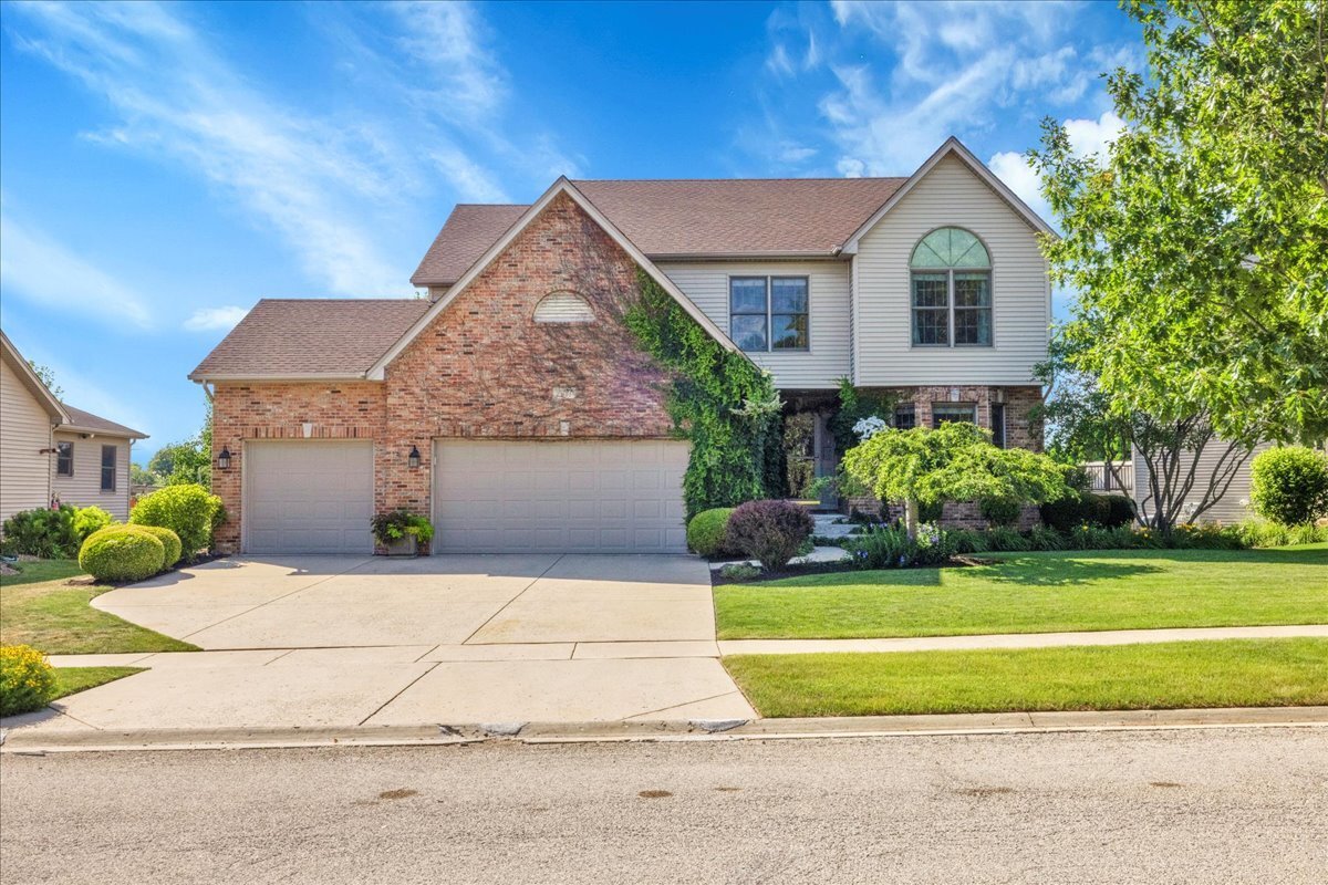 Property Photo: 531 Danbury Drive IL 60543
