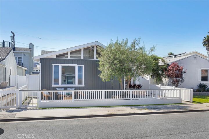 Property Photo:  313 14 Street  CA 90740 