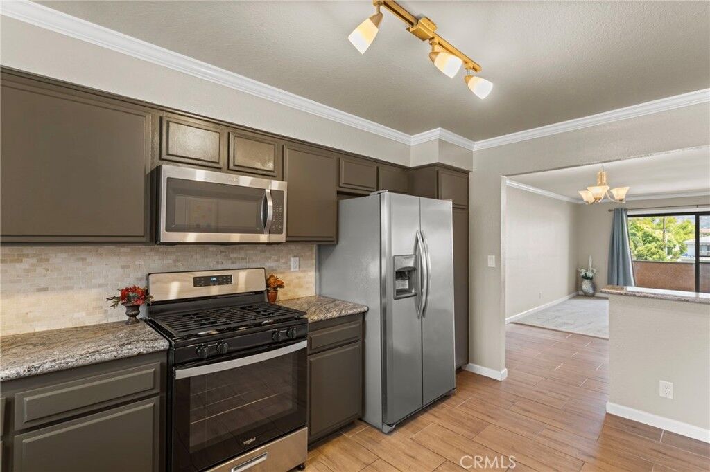Property Photo: 460 Salem Street 18 CA 91203