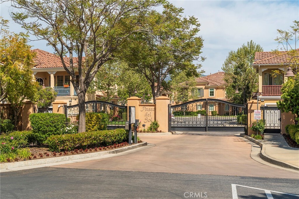 Property Photo:  2987 Campa Way D  CA 93063 
