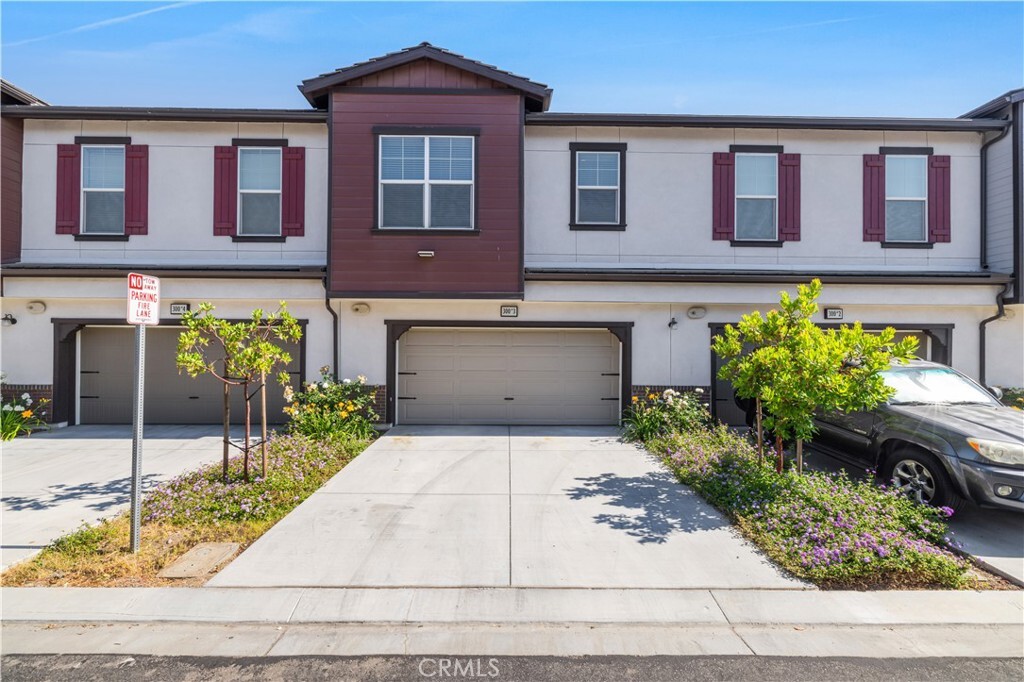 Property Photo:  300 Farmhouse Drive 3  CA 93065 