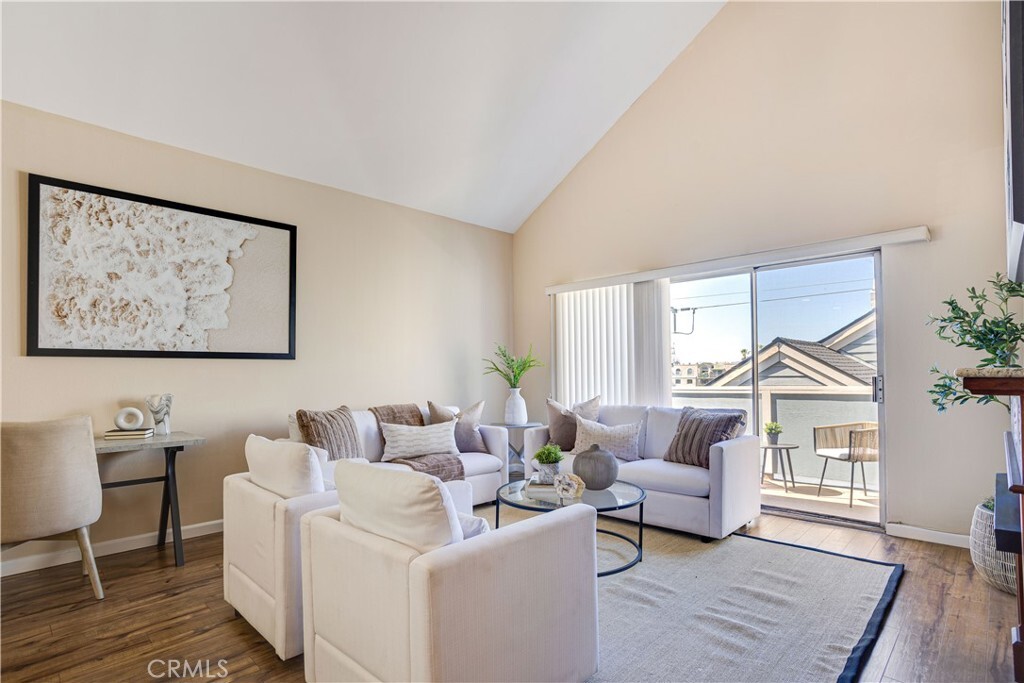 Property Photo:  628 Daisy Avenue 417  CA 90802 