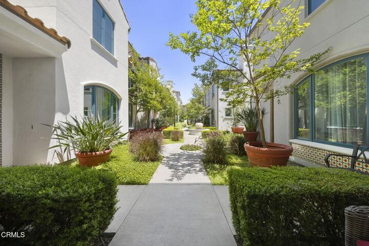 Property Photo:  188 S Sierra Madre Boulevard 10  CA 91107 