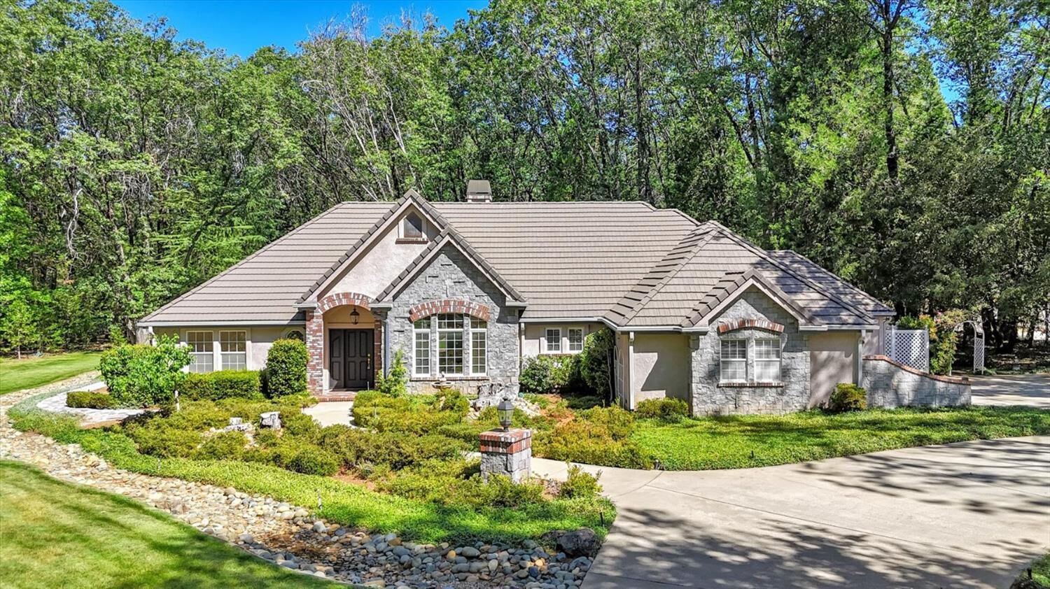 Property Photo: 11154 Knights Court CA 95945
