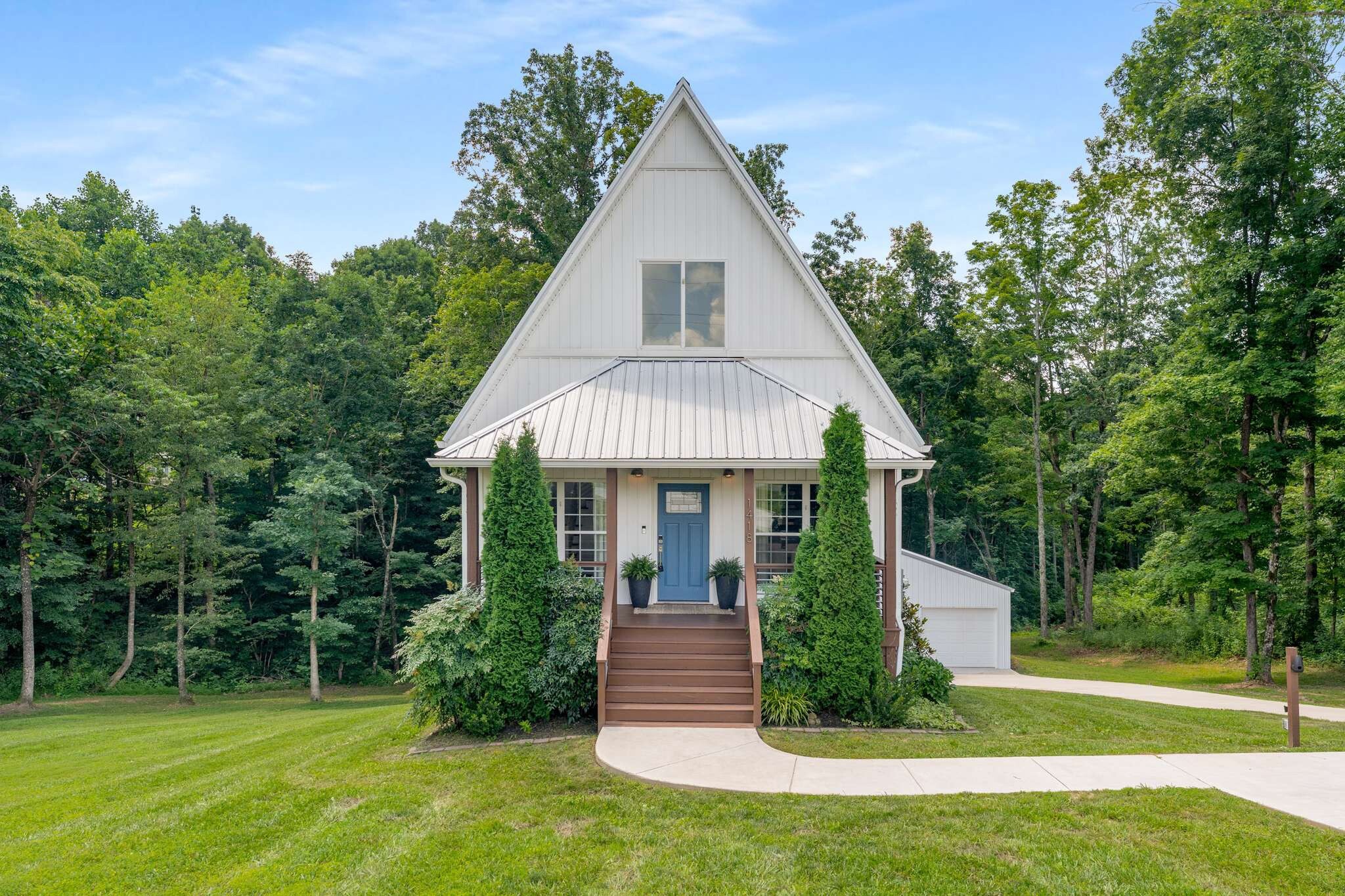 Property Photo: 1418 Ridge Rd TN 37055
