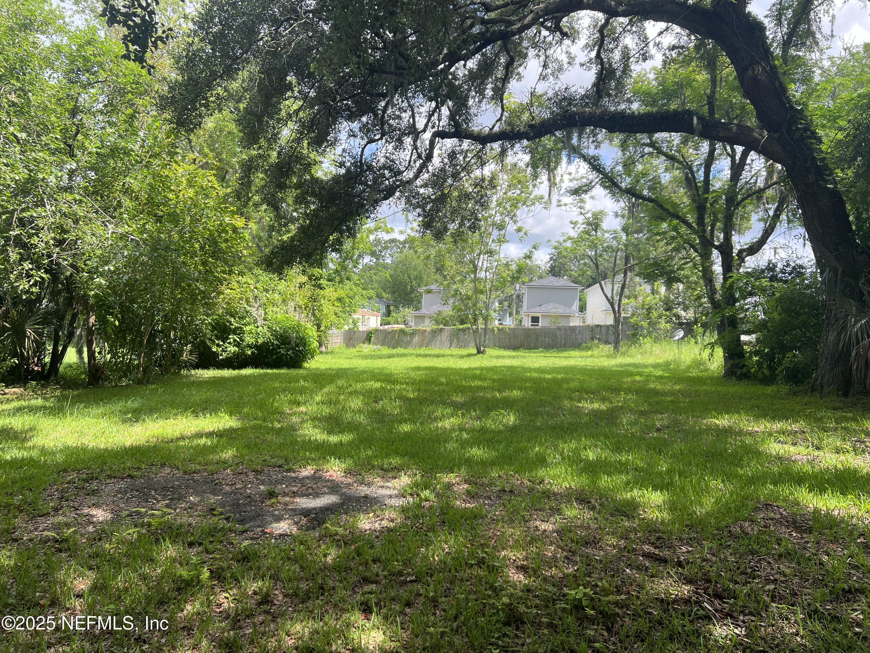 Property Photo: 8725 Alton Avenue FL 32211