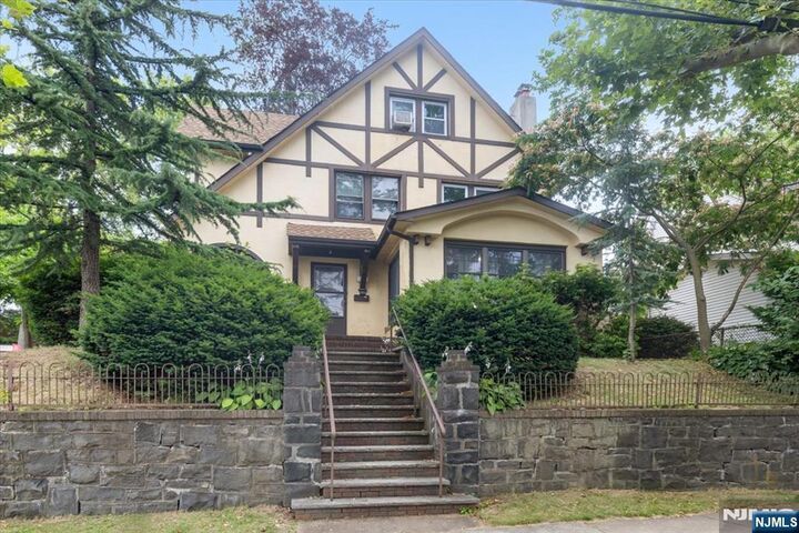 596 Hillside Street  Ridgefield NJ 07657 photo