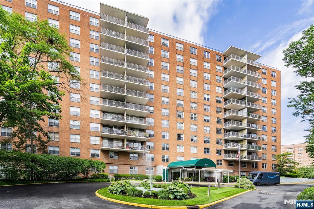 Property Photo:  301 Beech Street 6C  NJ 07601 