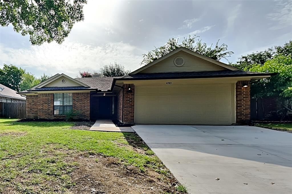 Property Photo:  4743 Cornflower Drive  TX 76018 