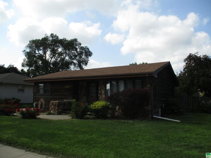 Property Photo: 417 E 18th Street NE 68776