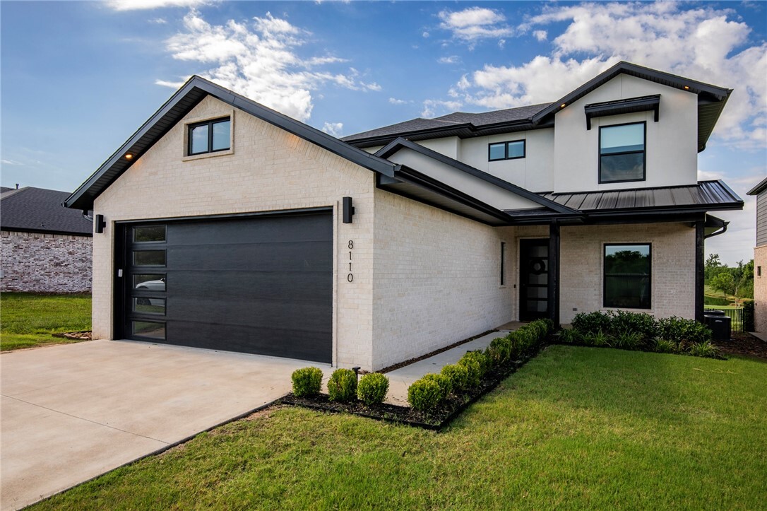 Property Photo: 8110 W Kettering Court AR 72758