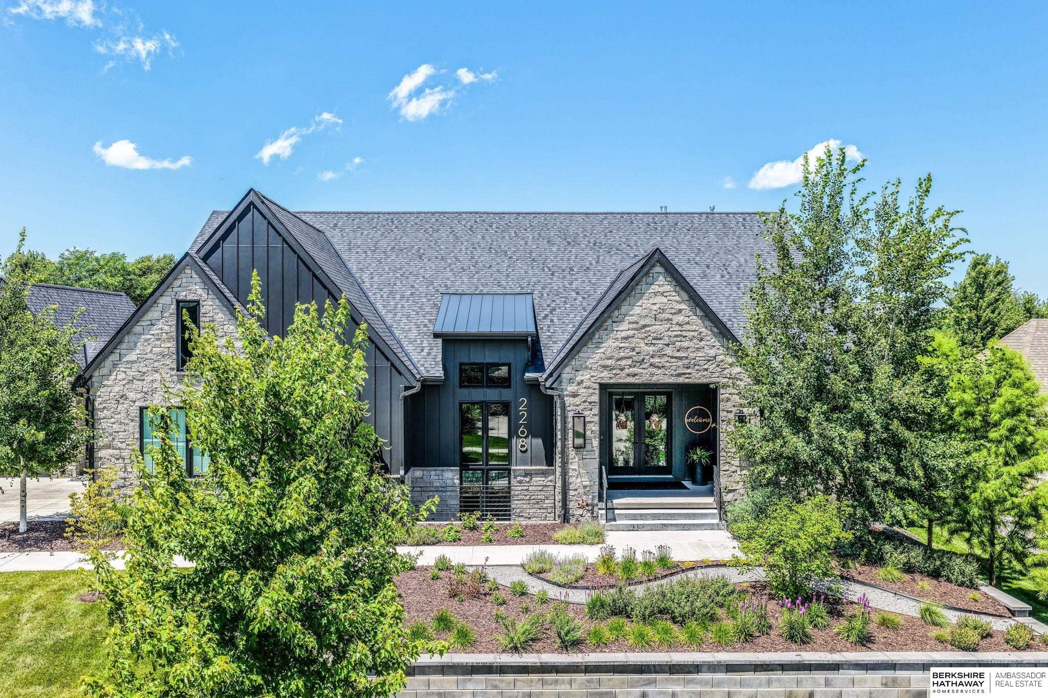 Property Photo: 2268 S 218th Avenue NE 68022