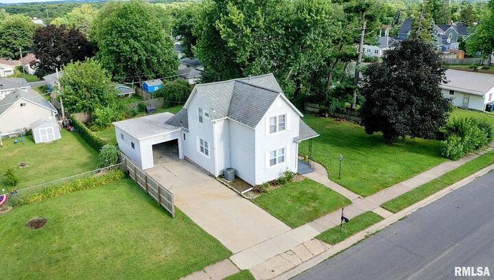 Property Photo: 1713 N 5th Street IA 52732