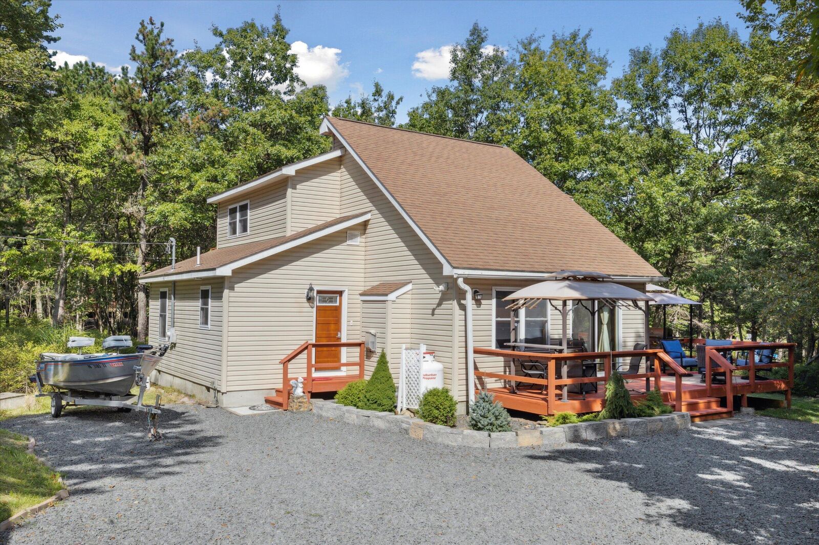 Property Photo: 1213 Coyote Court PA 18334