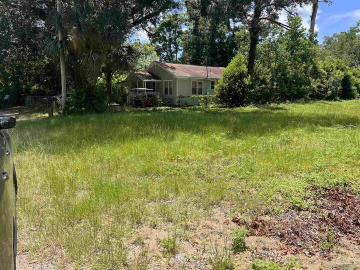 Property Photo:  3707 W Lee St  FL 32505 