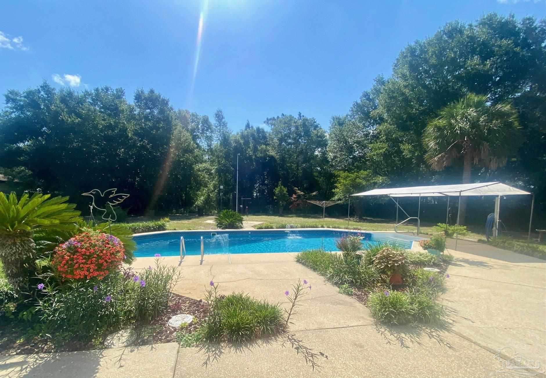 Property Photo: 5500 Cox Rd FL 32583