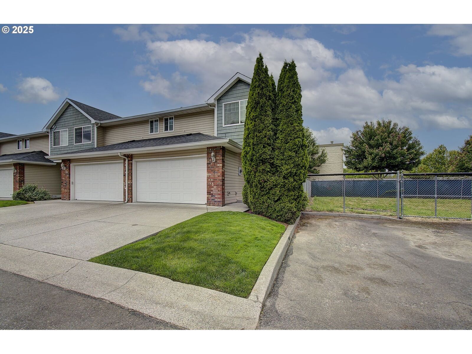 Property Photo:  13926 NE 7th Ct  WA 98685 