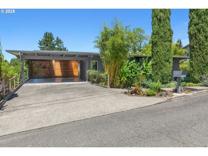 Property Photo: 1535 Larch St OR 97034